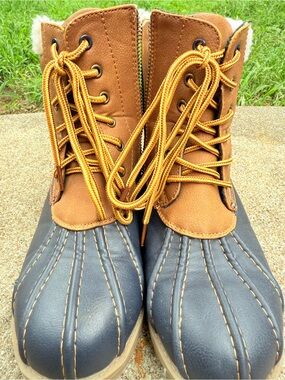 Tommy Hilfiger Duck Boots Size 4 Peacoat Brown Black Faux Shearling Lace Up